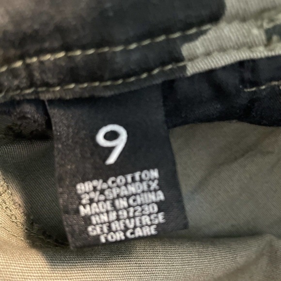 Almost Famous Bib Overall Shorts 9 Green Tan Camo Denim Distressed Shortall - Picture 7 of 8